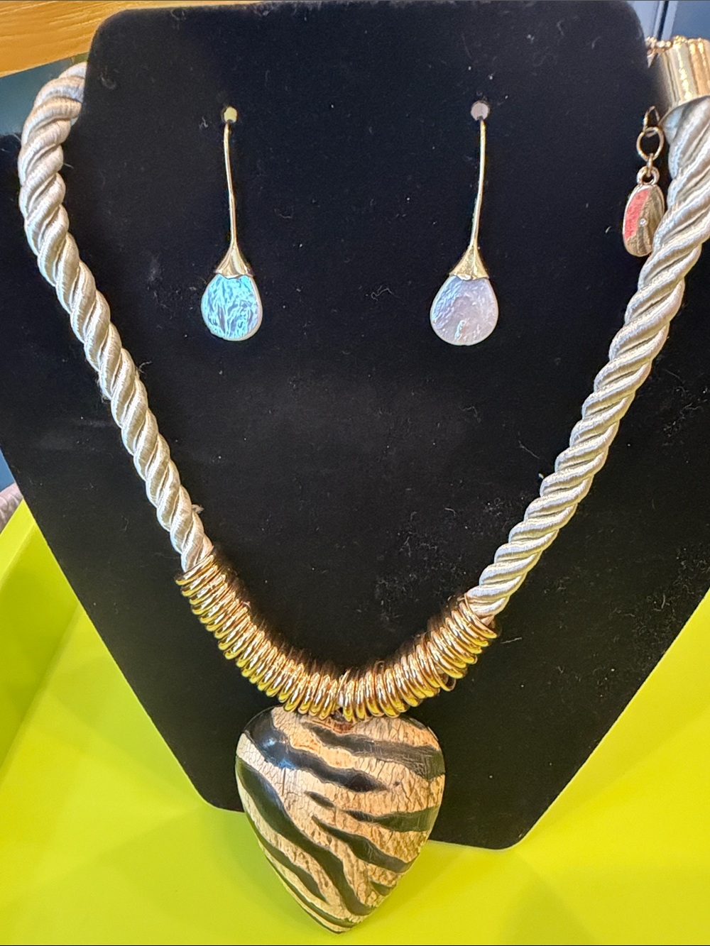 Statement Silver-Tone Rope Necklace with Zebra Heart Pendant and Drop Earrings